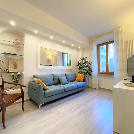 Apartamento Casa Stella- A Due Passi Dal Corso Di Siena Exterior foto